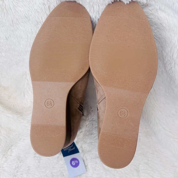 Women’s Cypress Faux suede ankle wedge boots New by Universal Thread - Picture 2 of 5